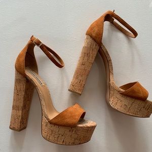 Steve Madden 5-6 in wedge heels
